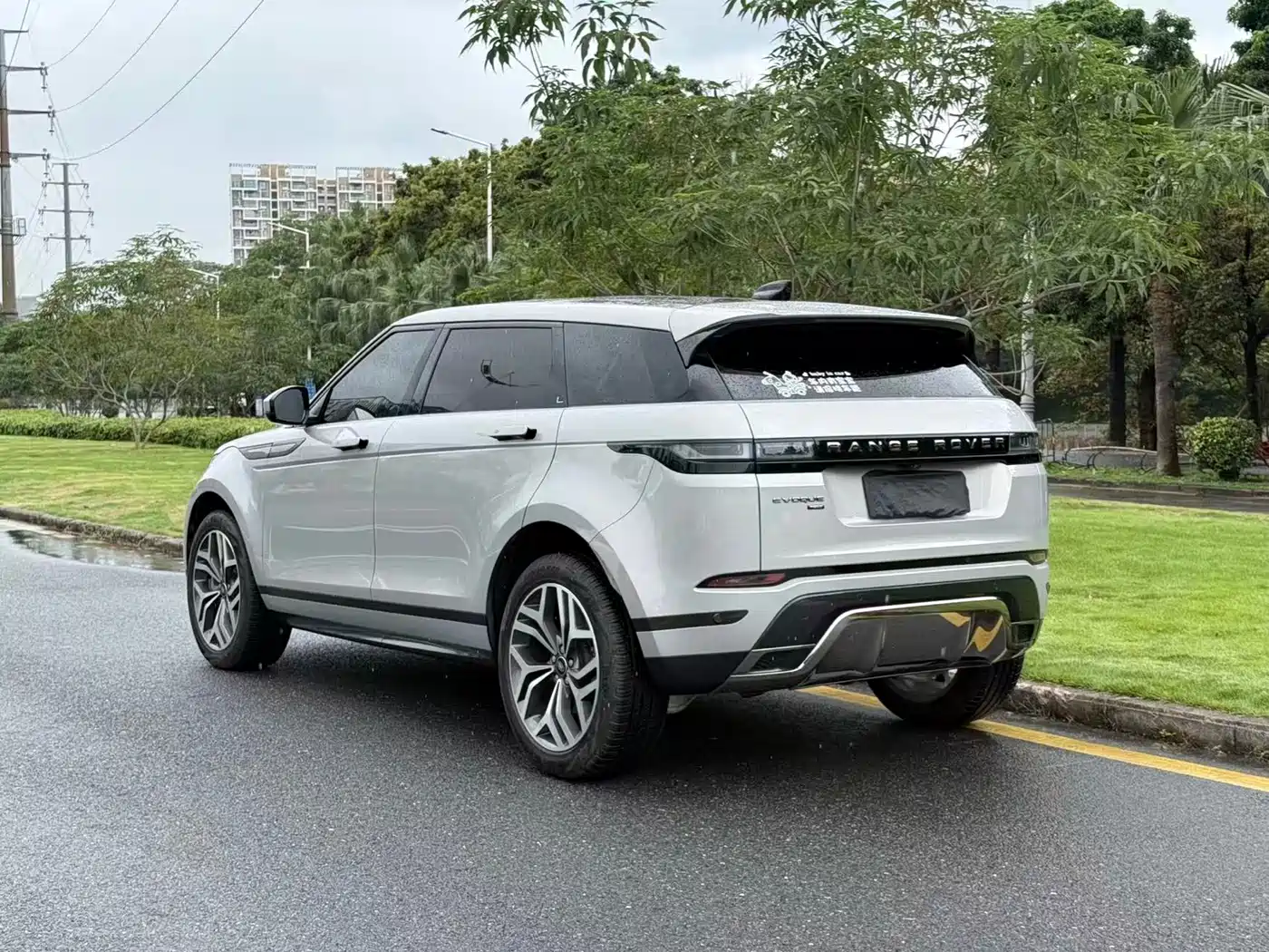 Land Rover Range Rover Evoque 2023 Range Rover Evoque L 249PS Luxury Edition фото 4