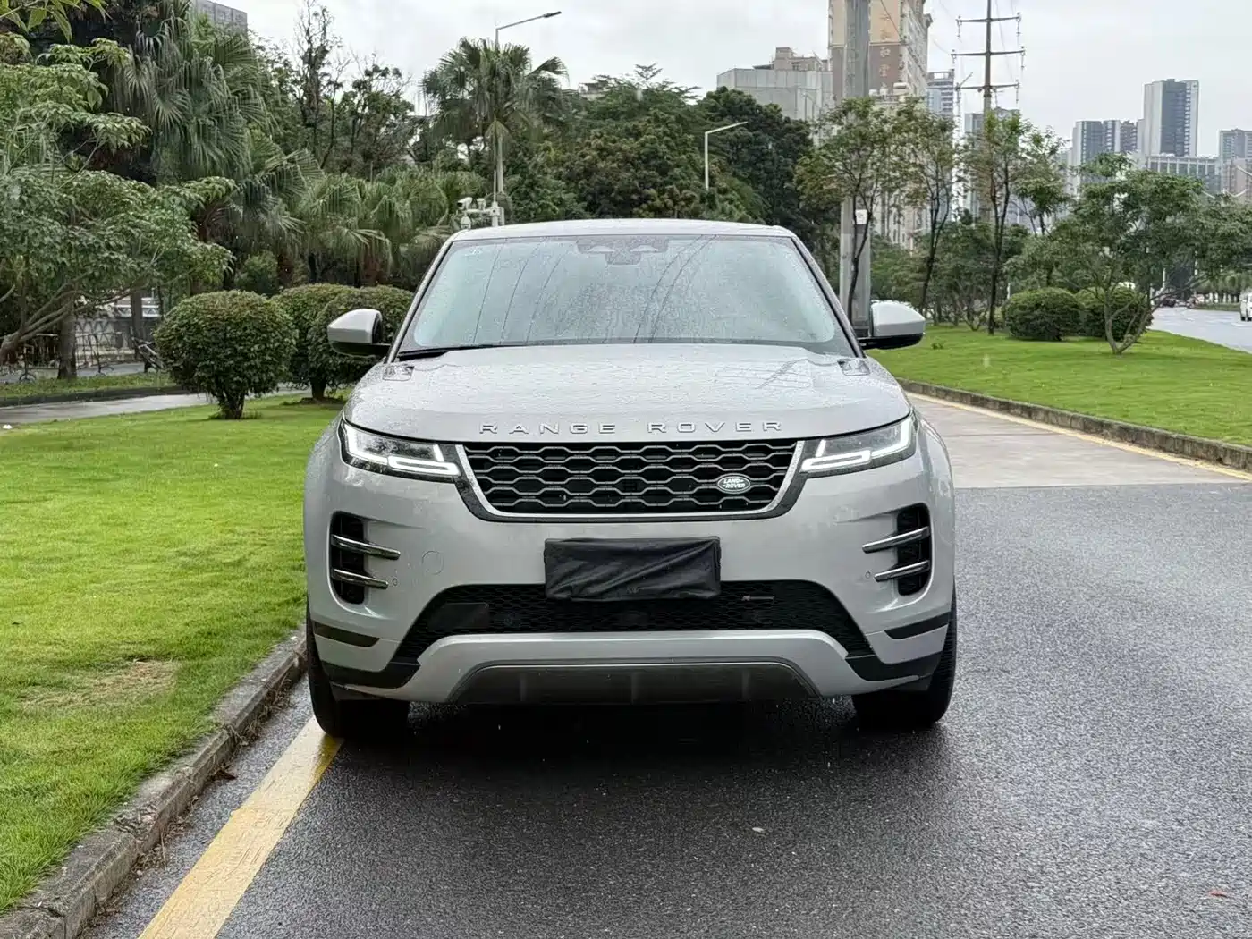 Land Rover Range Rover Evoque 2023 Range Rover Evoque L 249PS Luxury Edition фото 2