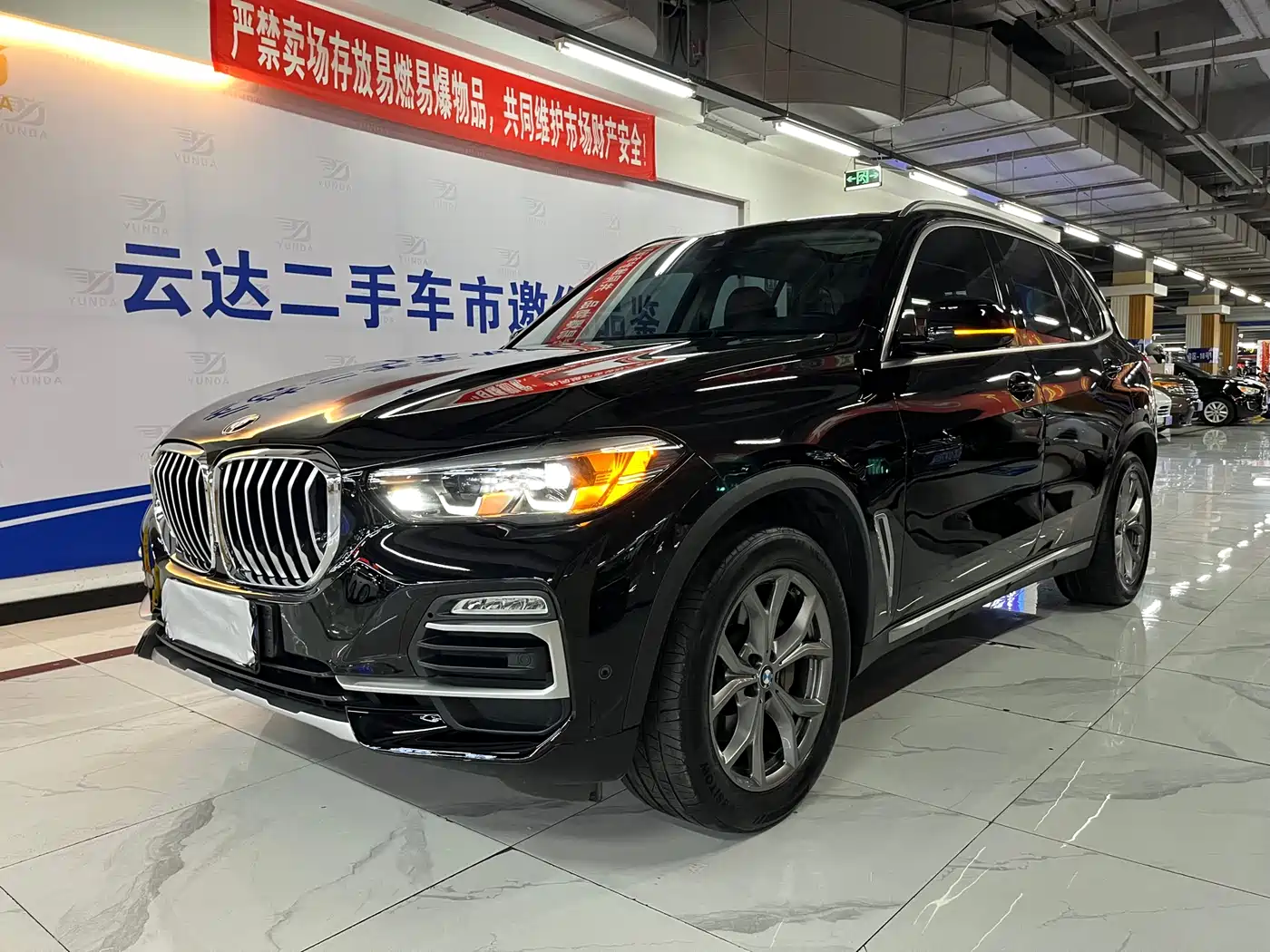 BMW X5 (Import) 2019 xDrive40i M Sport Package фото 2