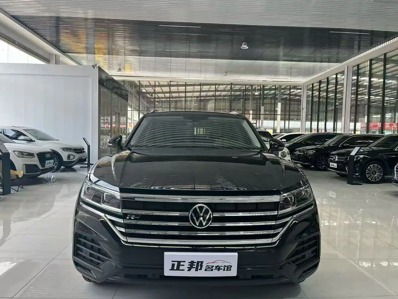 Фото 2 - Volkswagen Touareg
