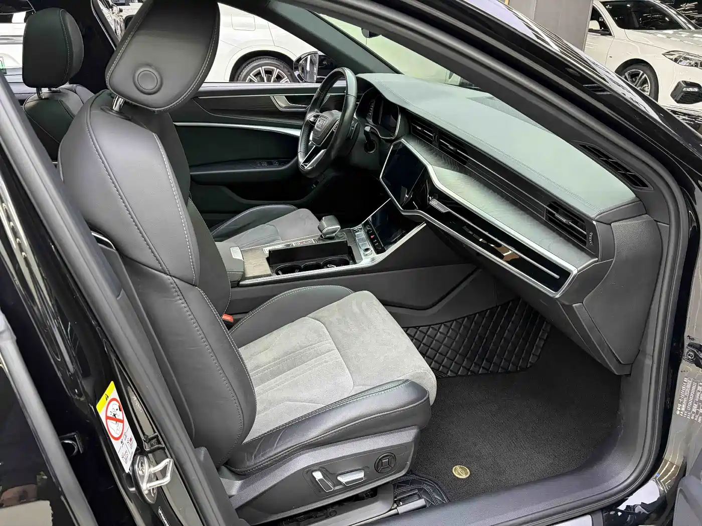 Audi A6L 2023 40 TFSI Luxury Dynamic фото 7