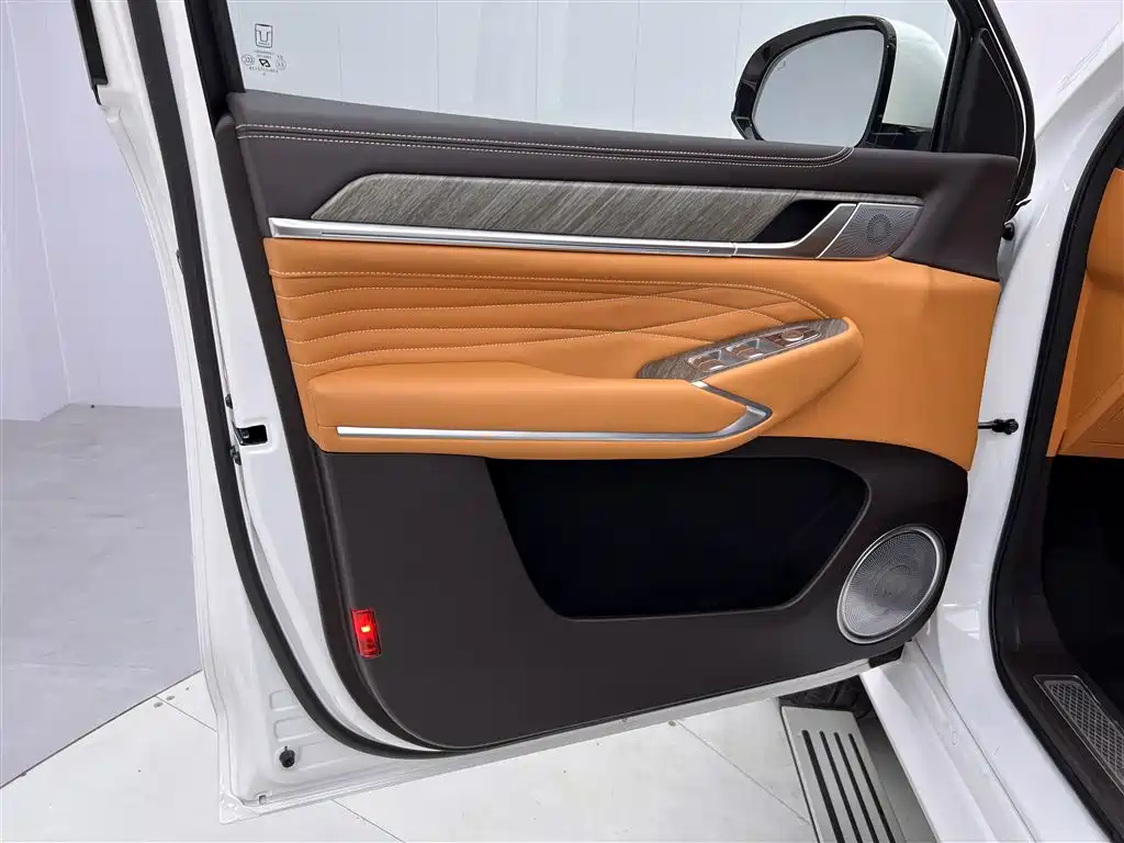Tank 500 EV 2026 Hi4-T Smart Edition фото 19