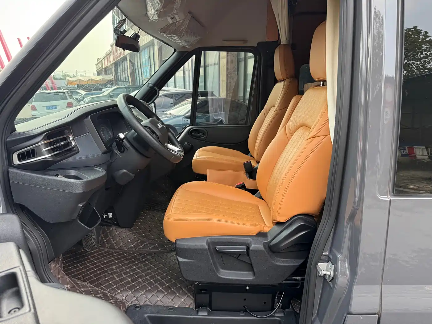 Jiangling JMC Fushun 2025 2025 Model 2.0T 8AT Diesel Medium Wheelbase Medium-High Roof Commercial Multi-purpose Vehicle 5/6 Seater