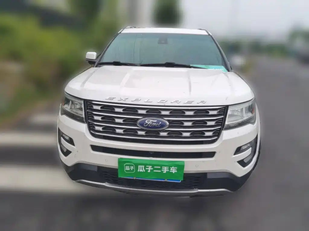 Фото 23 - Ford Explorer (Import)