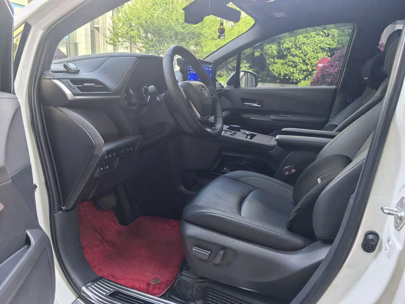Toyota Sienna 2023 2.5L Hybrid Luxury Welfare Edition фото 19