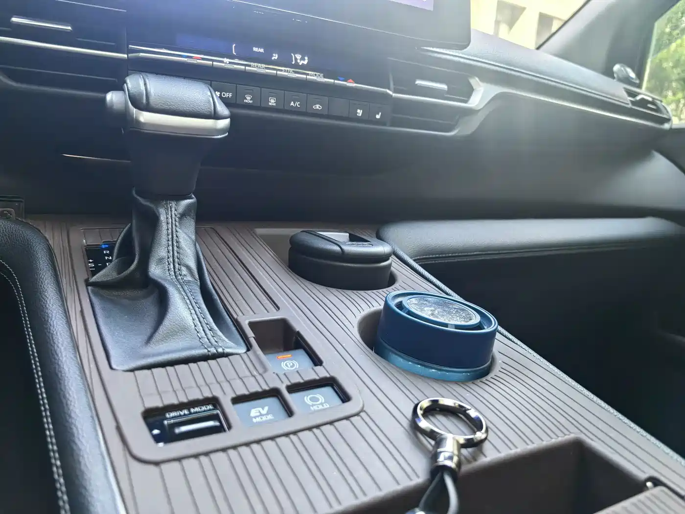 Toyota Sienna 2023 2.5L Hybrid Luxury Welfare Edition фото 8