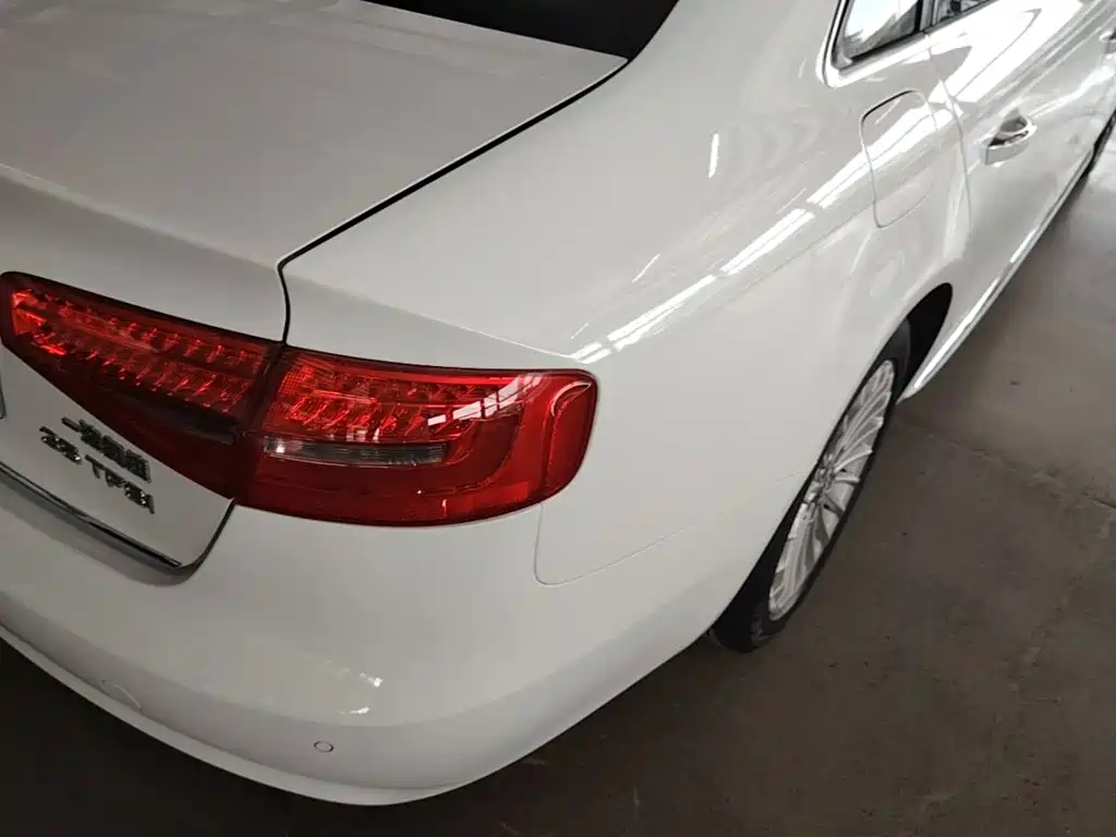 Фото 8 - Audi A4L