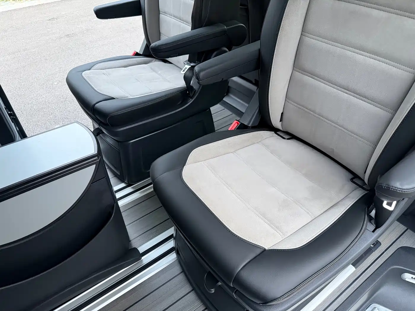 Volkswagen Multivan 2019 2018 2.0TSI 4WD Leisure Edition 7-Seater