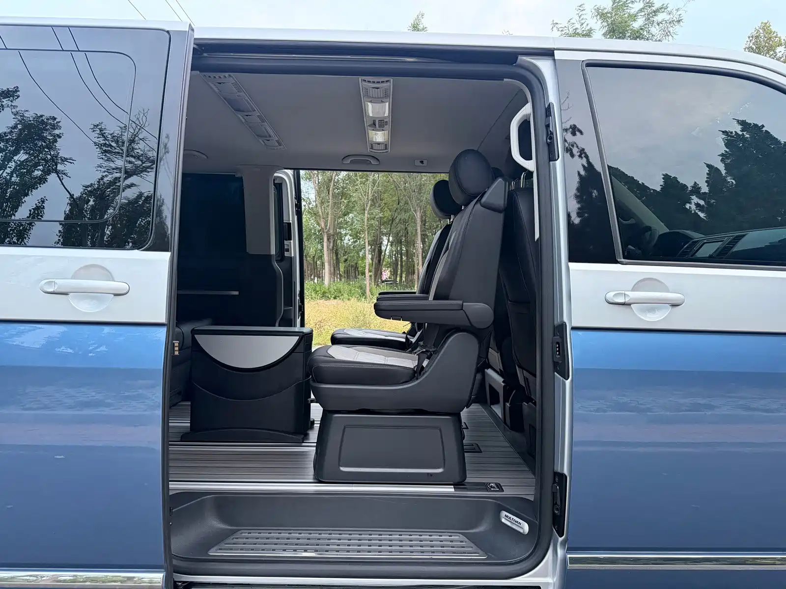 Photo 20 - Volkswagen Multivan