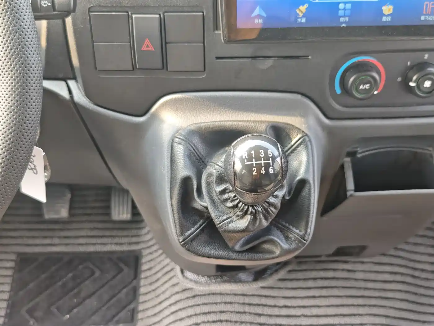 Ford New Generation Transit 2018 2016 Model 2.2T Short Wheelbase 6-Seater Mid-Roof Multi-Purpose Vehicle