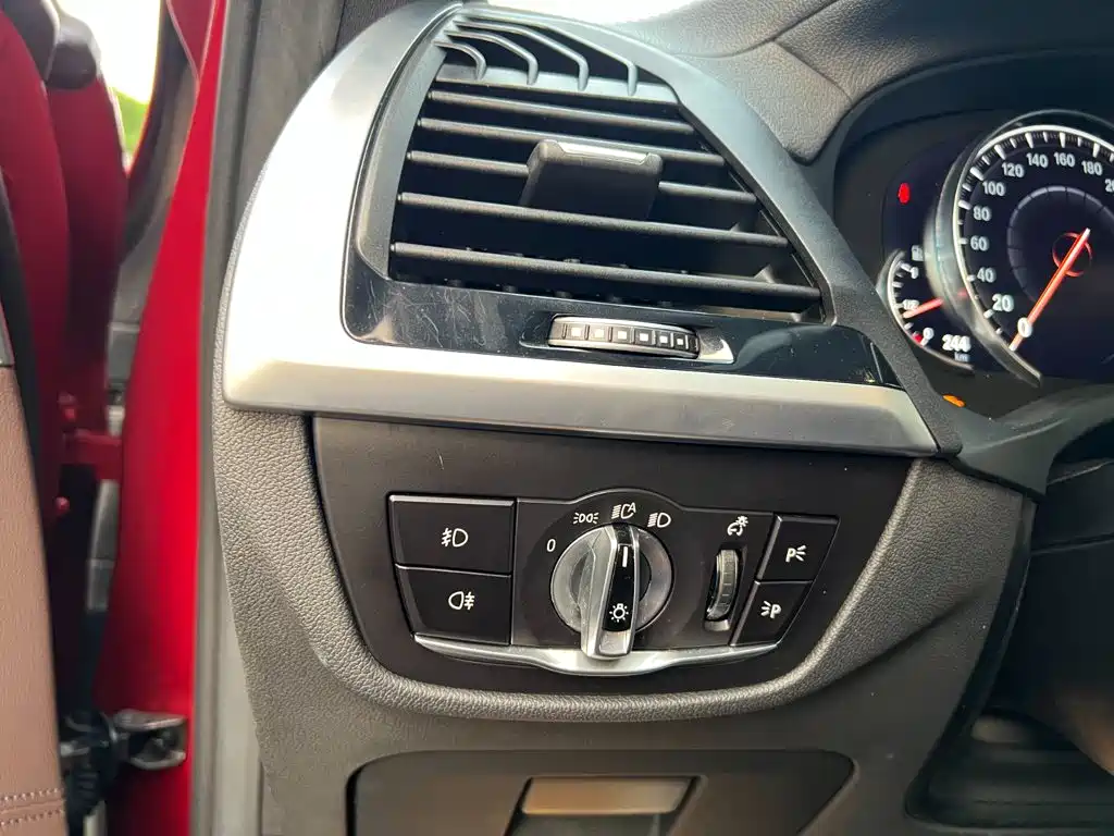 Photo 8 - BMW X4