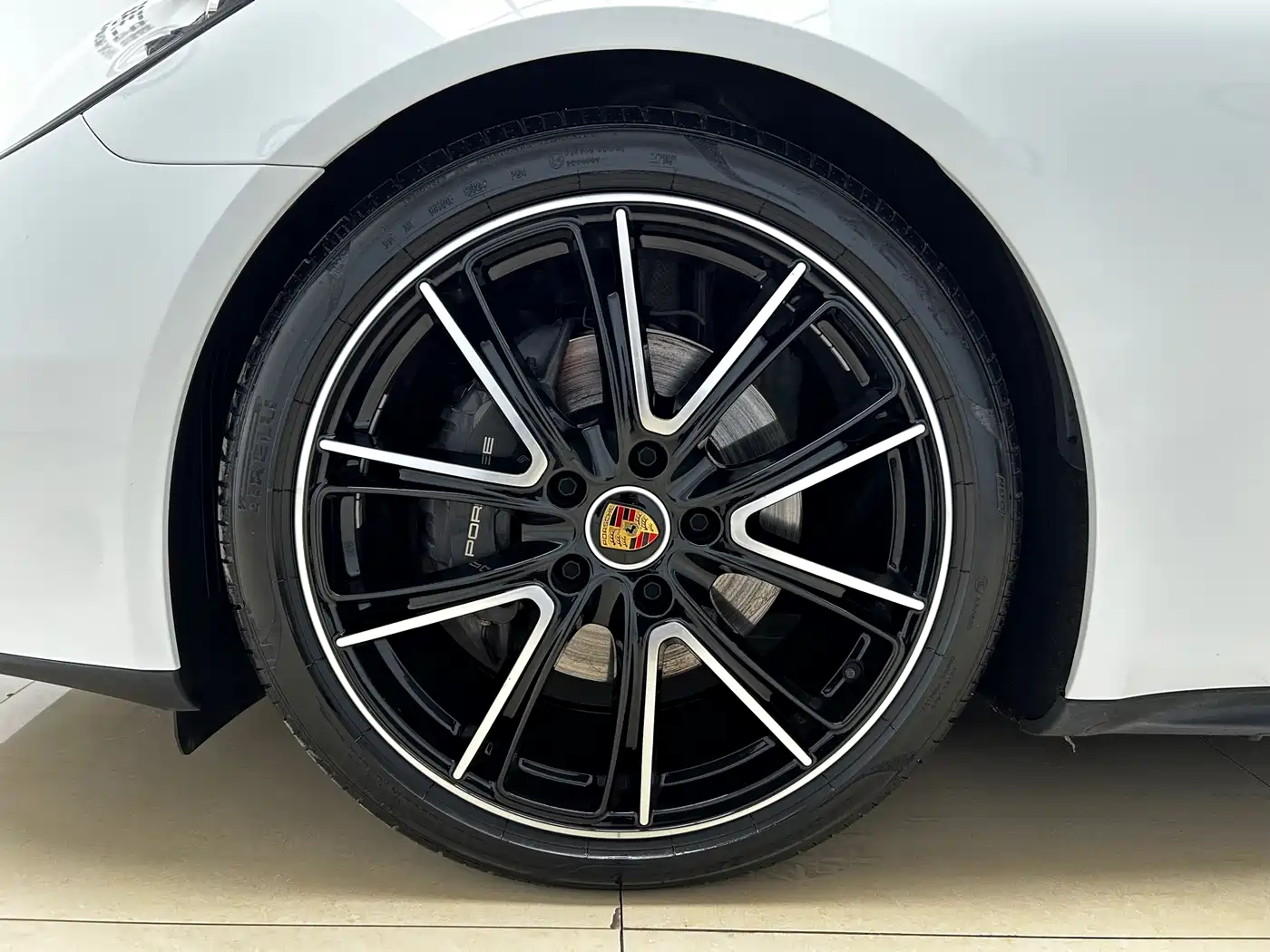 Porsche Panamera 2023 Panamera 4 Executive Long Wheelbase 2.9T фото 28