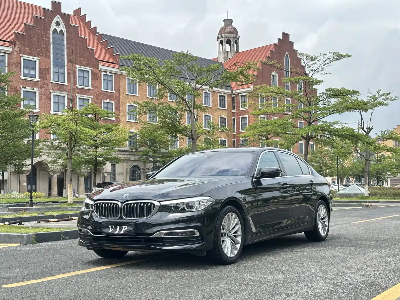 BMW 5 Series 2019 525Li Luxury Package