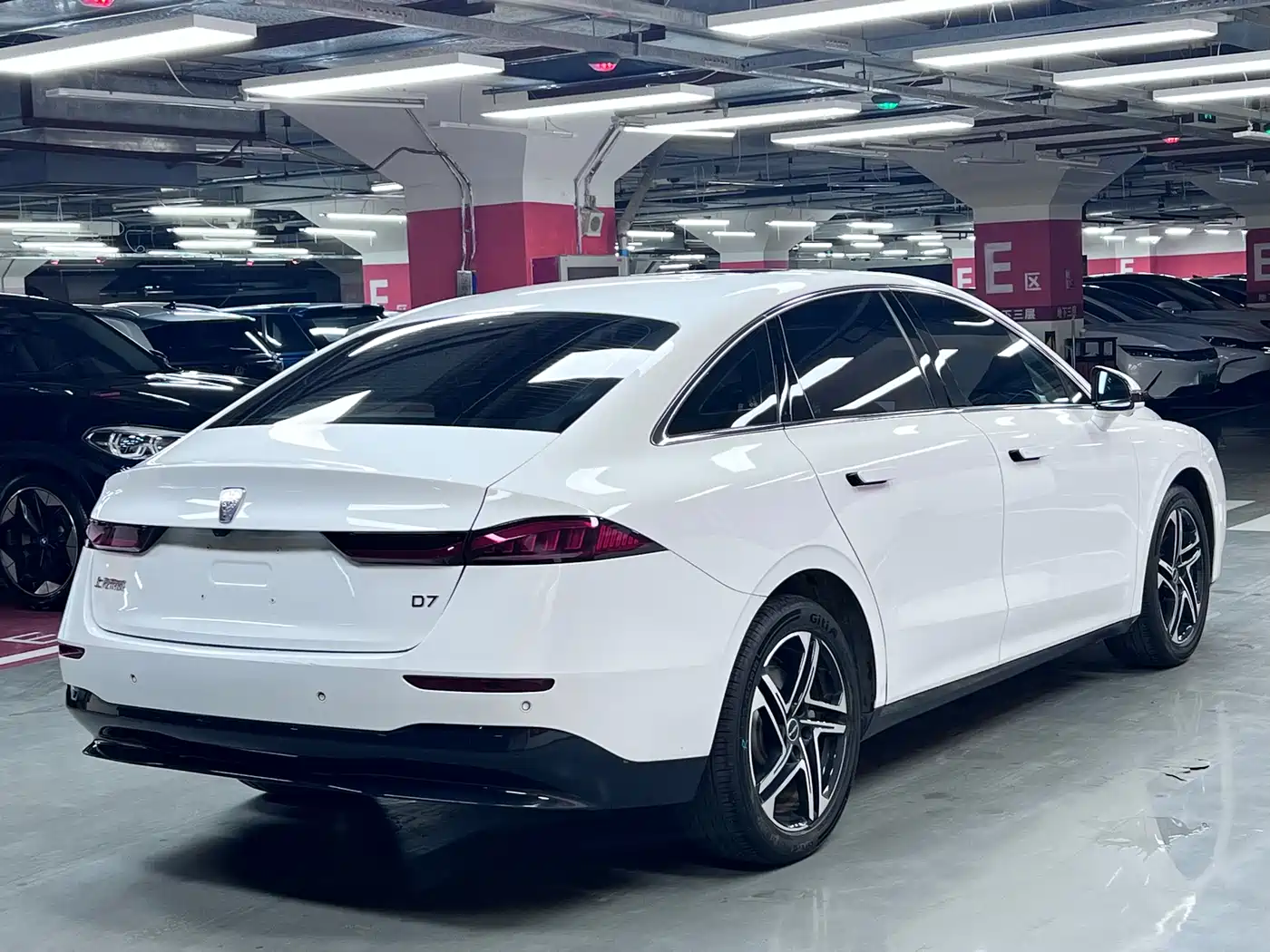 Фото 9 - Roewe D7