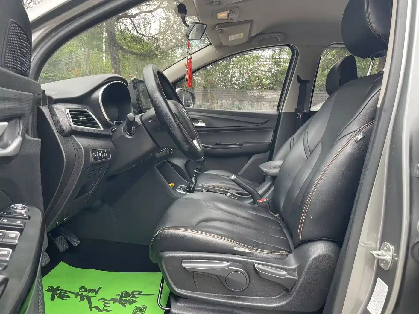 Baojun 730 2020 2019 1.5T Manual Fashion Edition 7-Seater China VI