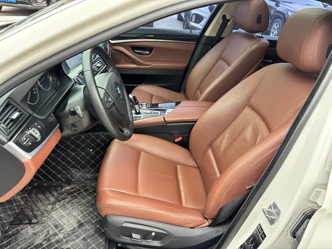 BMW 5 Series 2014 520Li Elegance фото 5