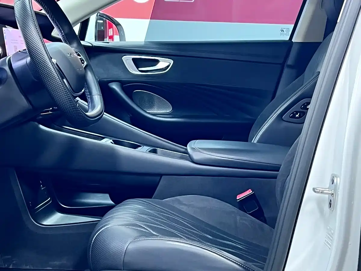 Фото 7 - Roewe D7