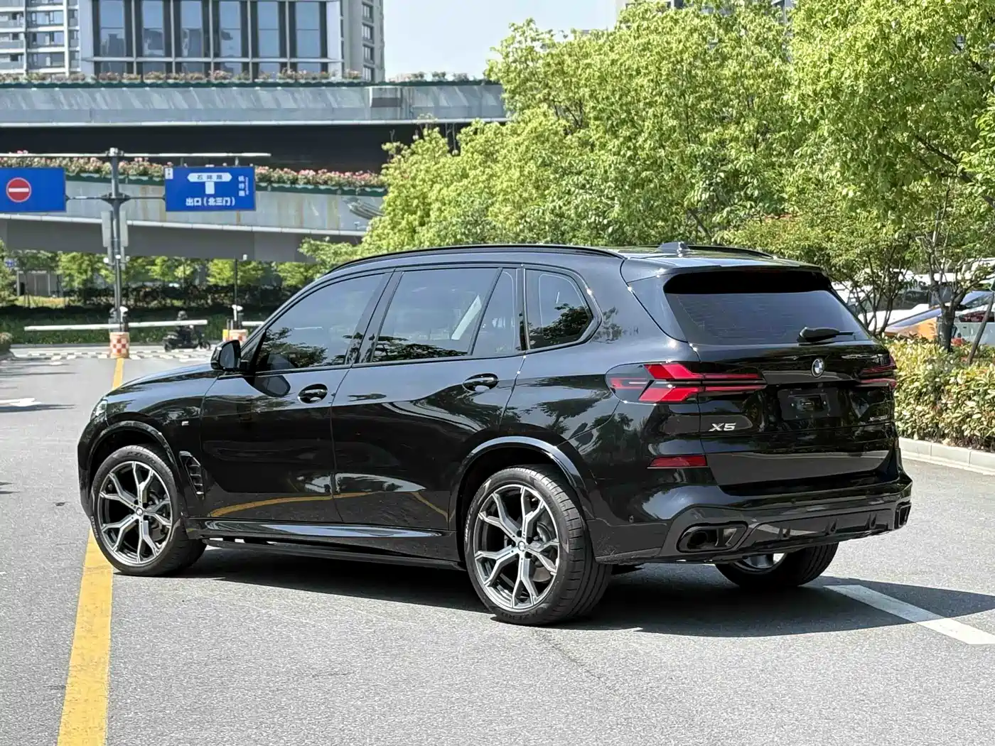 BMW X5 2023 xDrive 30Li Premium M Sport Black Night Package фото 20