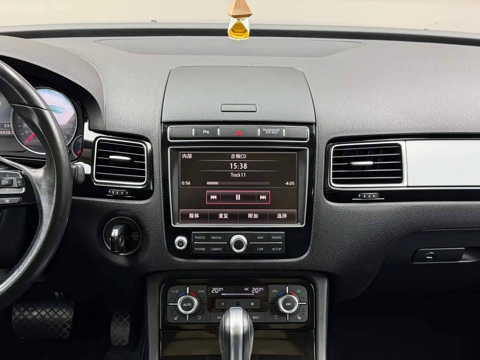 Фото 9 - Volkswagen Touareg