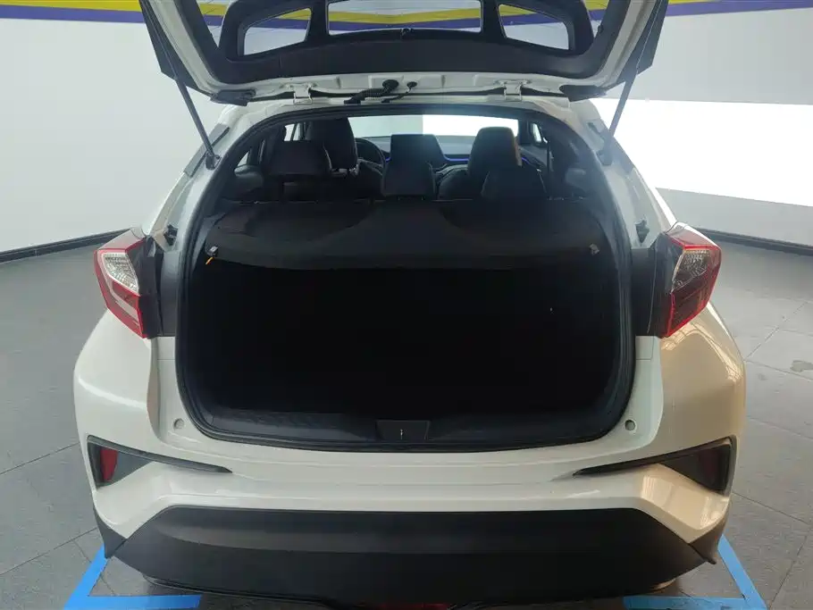 Toyota C-HR 2020 Model 2.0L Leading фото 4