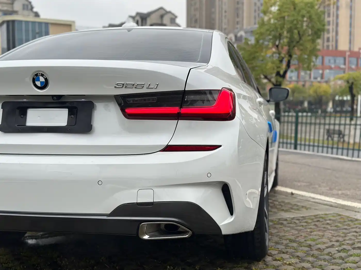 BMW 3 Series 2022 325Li M Sport Package фото 25