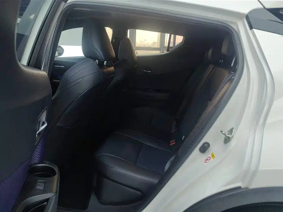 Toyota C-HR 2020 Model 2.0L Leading фото 11