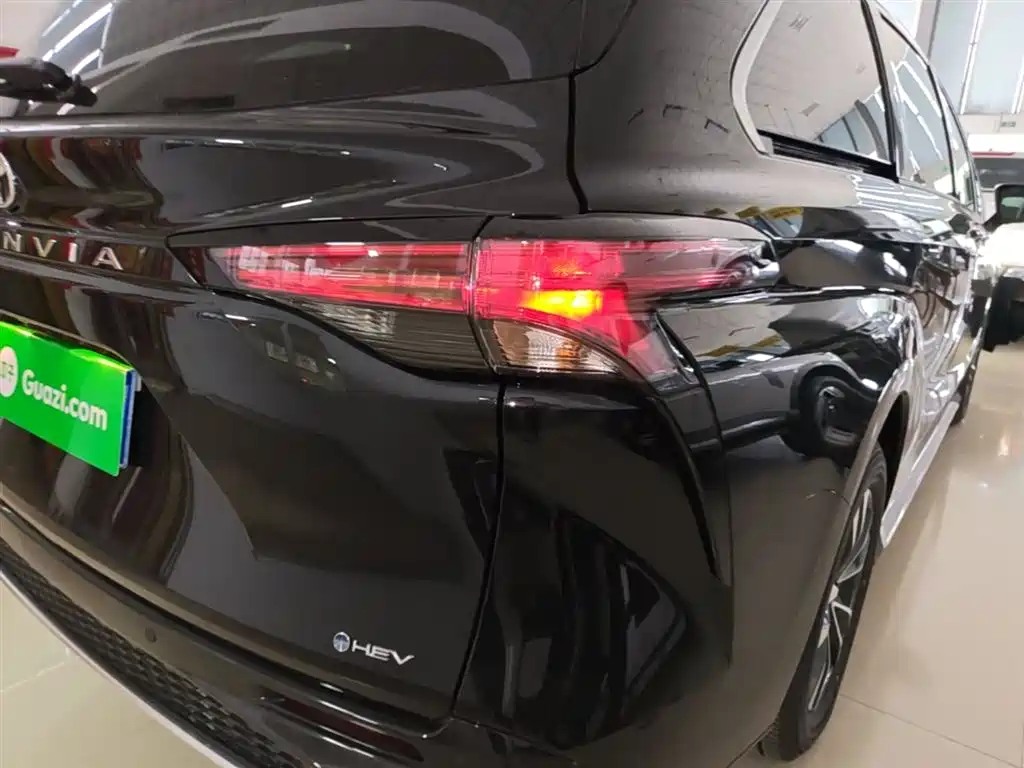 Toyota Granvia 2026 Model 2.5L Hybrid Luxury Edition фото 8