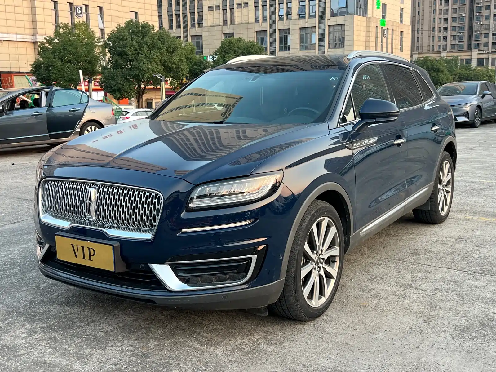 Photo 1 - Lincoln Nautilus (Import)