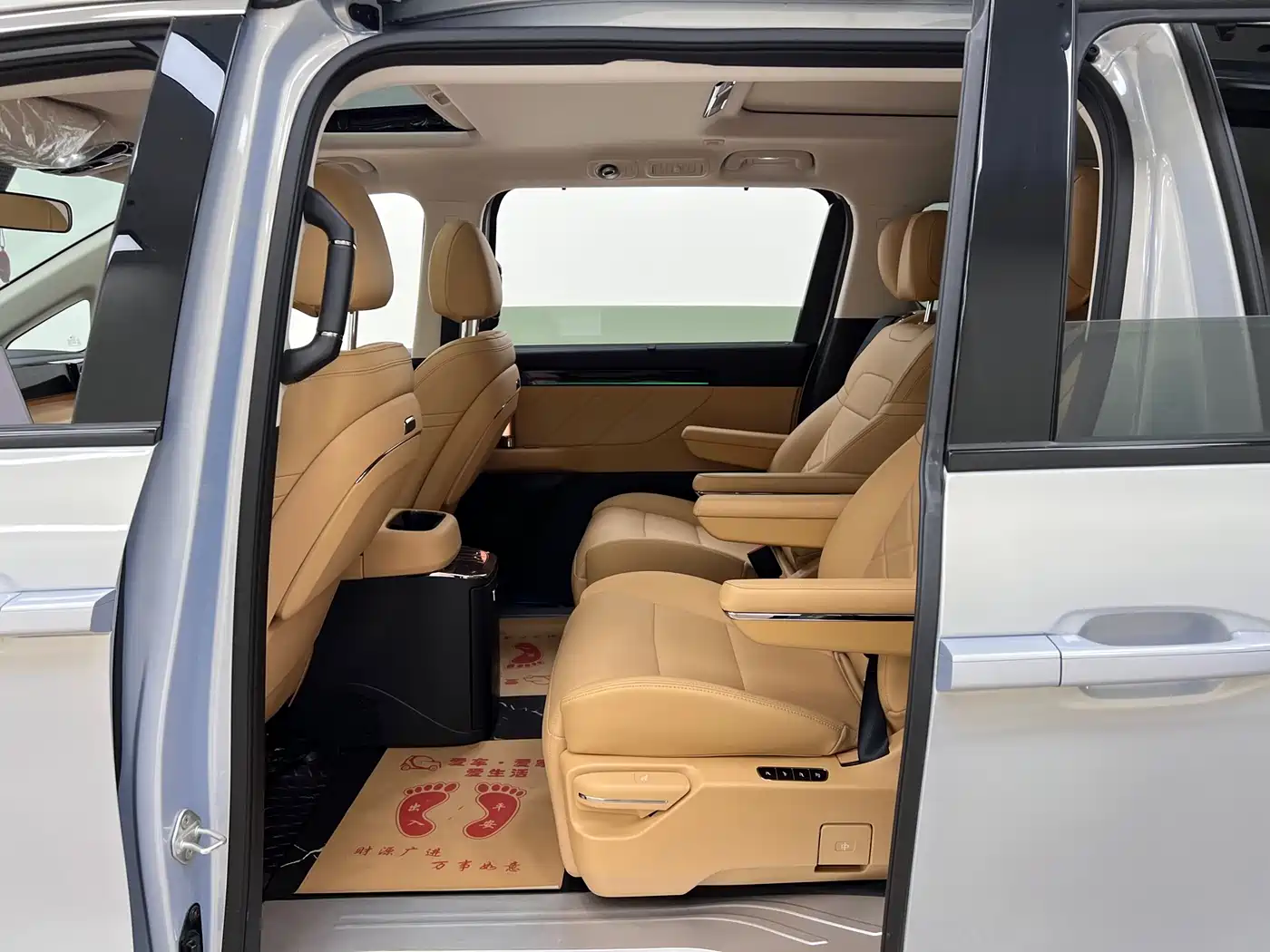 GAC Trumpchi Trumpchi E8 NEV 2024 Model 150km MAX+ фото 15