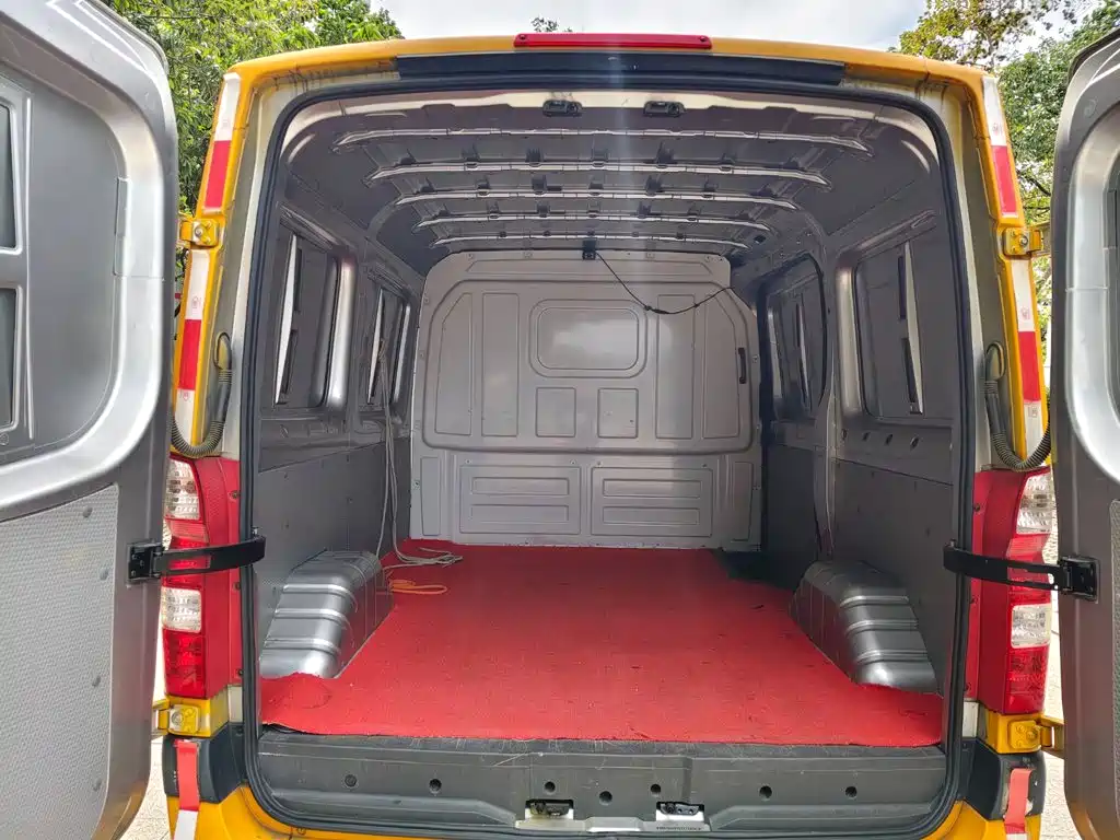 Foton Tuyano 2023 2023 2.0T Manual Lucky Elephant Van Long Wheelbase Medium Roof Single Rear Tire 3-Seater