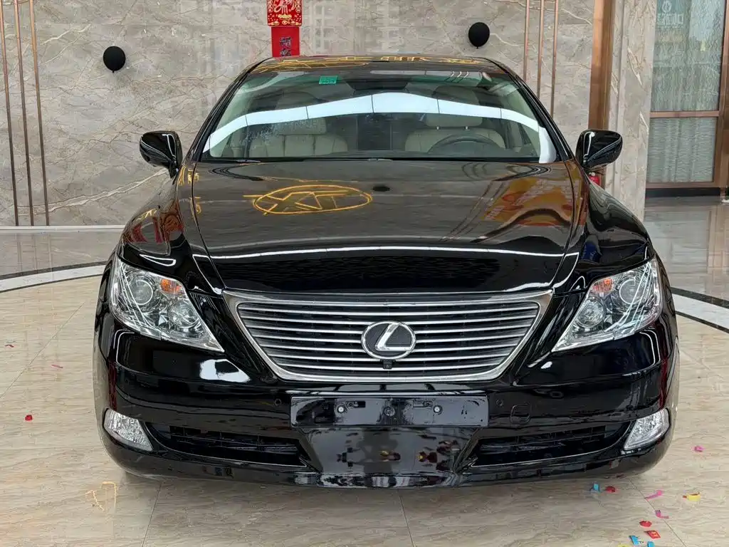 Фото 3 - Lexus LS