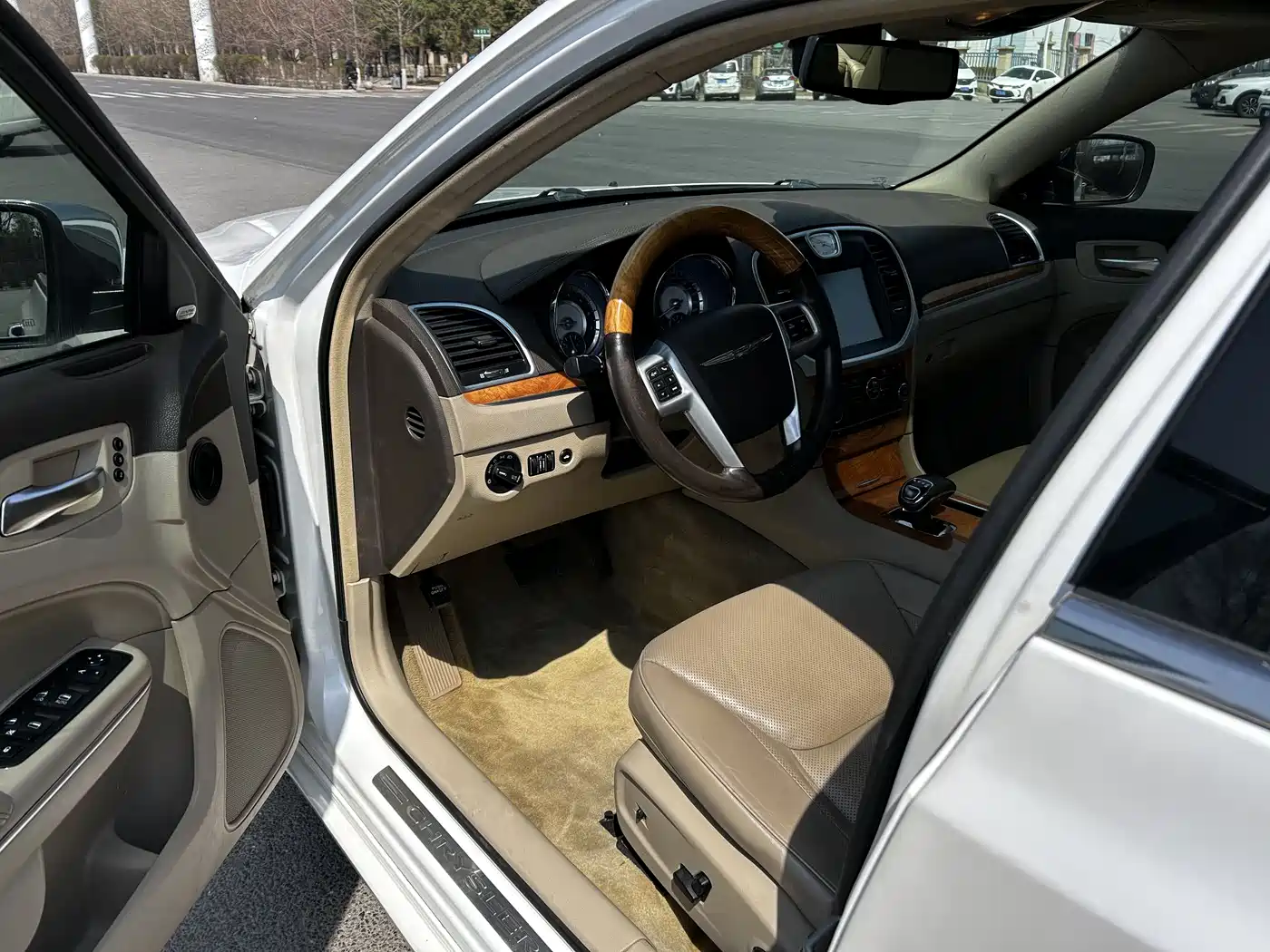 Chrysler 300C (Import) 2014 2013 Model 3.6L Premium Comfort Edition