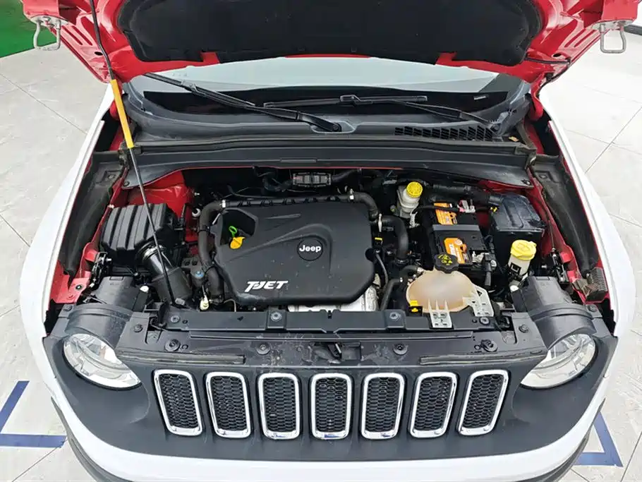 Photo 10 - Jeep Renegade