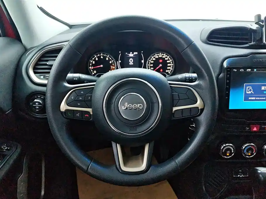 Photo 15 - Jeep Renegade