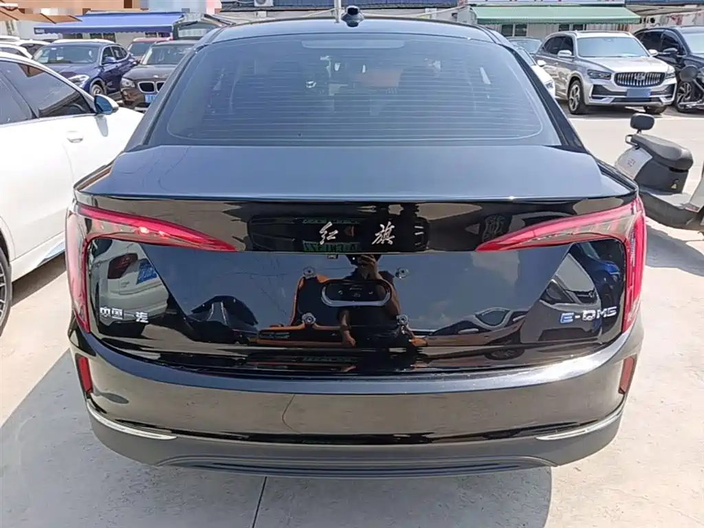 Hongqi E-QM5 2022 431km Charging Enjoyment Edition фото 6