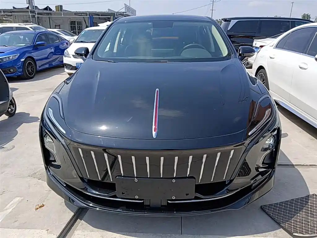 Hongqi E-QM5 2022 431km Charging Enjoyment Edition фото 3