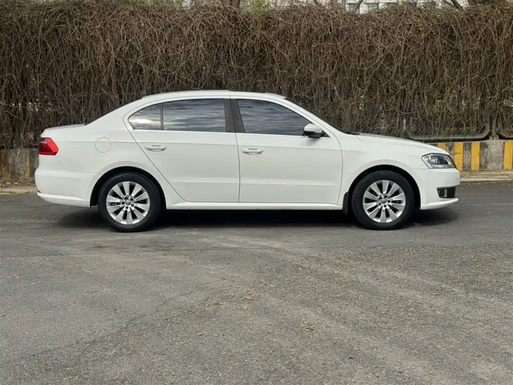 Volkswagen Lavida 2013 Facelift Classic 1.6L Automatic Comfort фото 10
