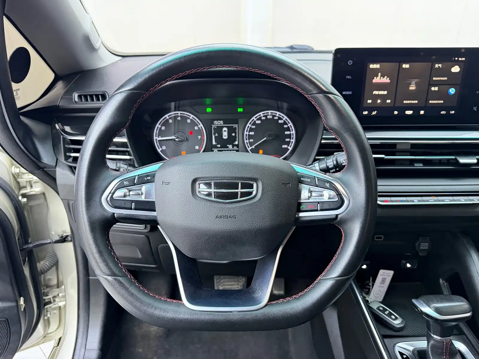 Фото 11 - Geely Vision X3