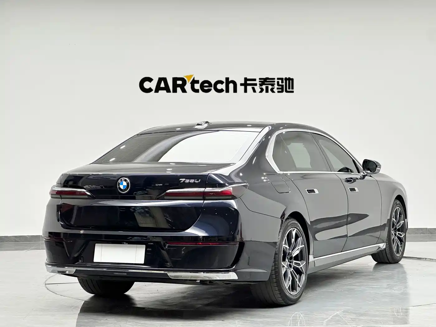 BMW 7 Series 2023 Model 735Li Luxury Package фото 8