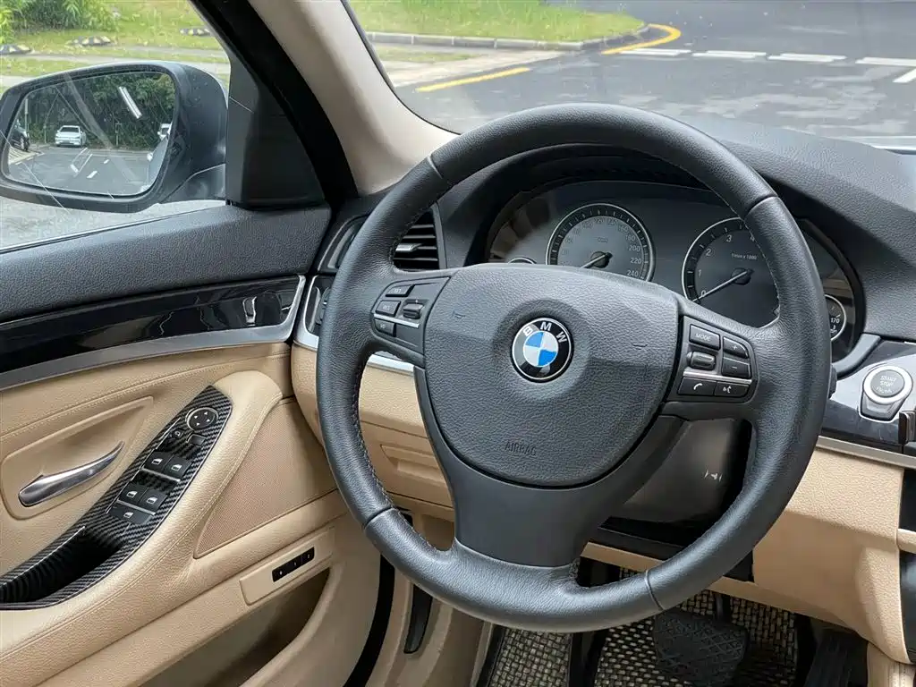 BMW 5 Series 2011 523Li Leading фото 15