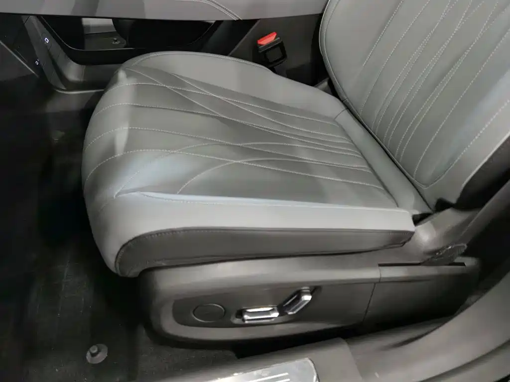 Фото 20 - Geely Galaxy Galaxy E8