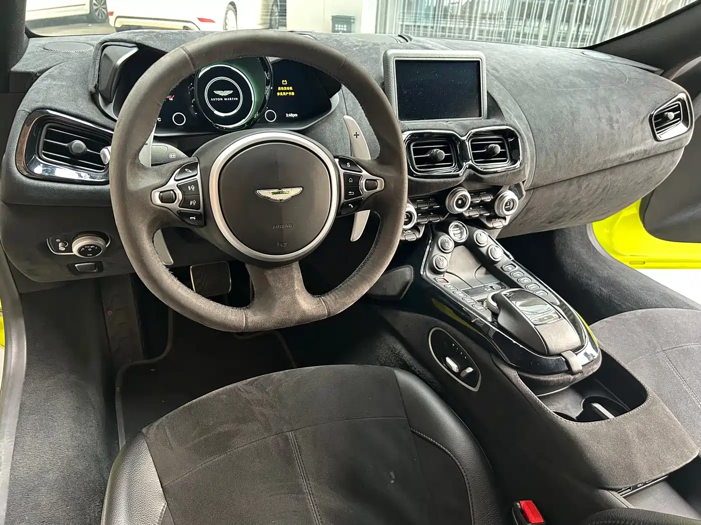 ASTON MARTIN V8 VANTAGE