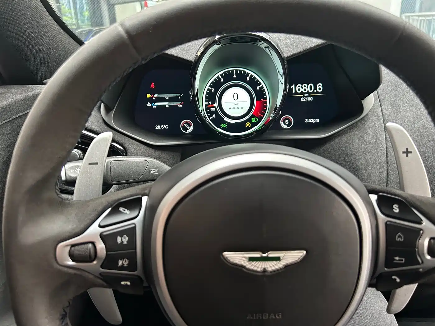 ASTON MARTIN V8 VANTAGE