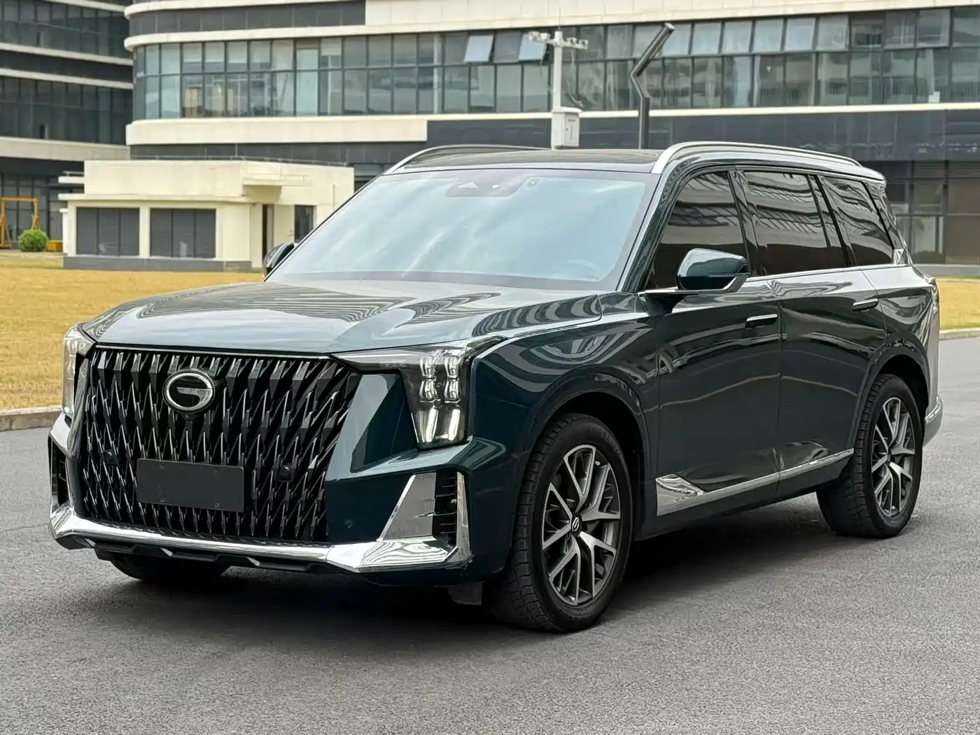 GAC Trumpchi Trumpchi GS8 2022 Dual Engine Series 2.0TM 4WD Premium Edition (6-Seater) фото 3