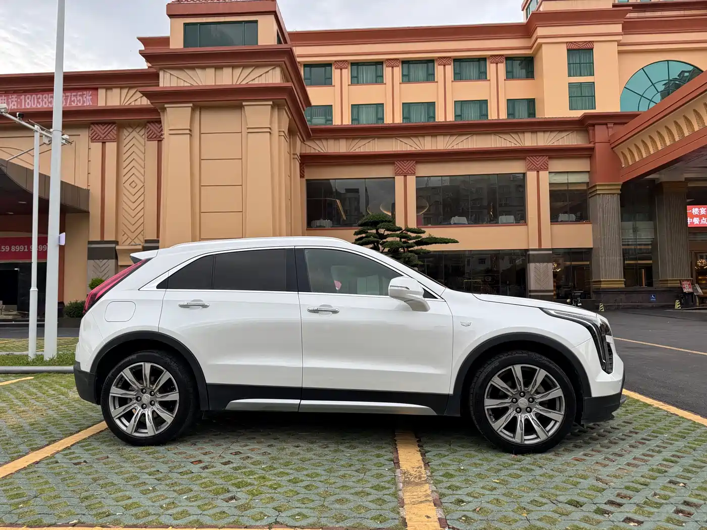 Cadillac XT4 2019 2018 28T AWD Platinum Edition