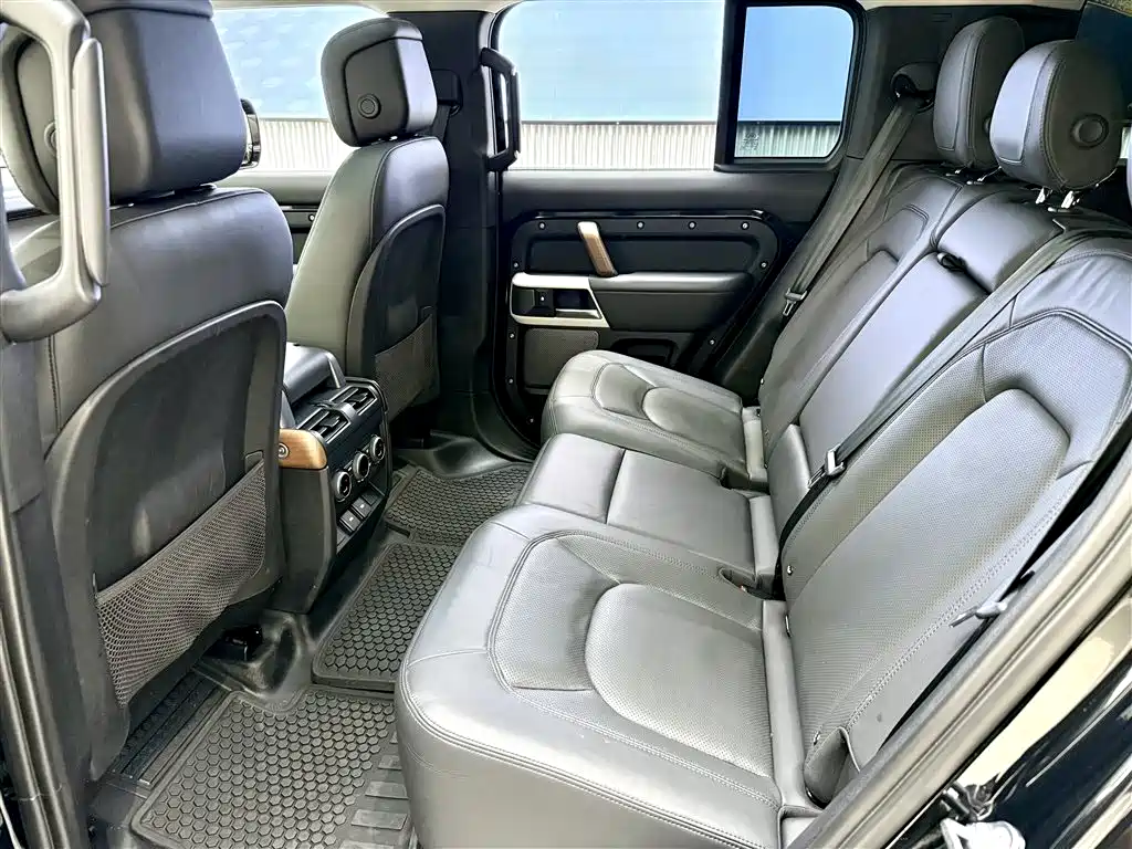 Land Rover Defender 2023 Facelift 110 3.0T P400 Dark Special Edition фото 23