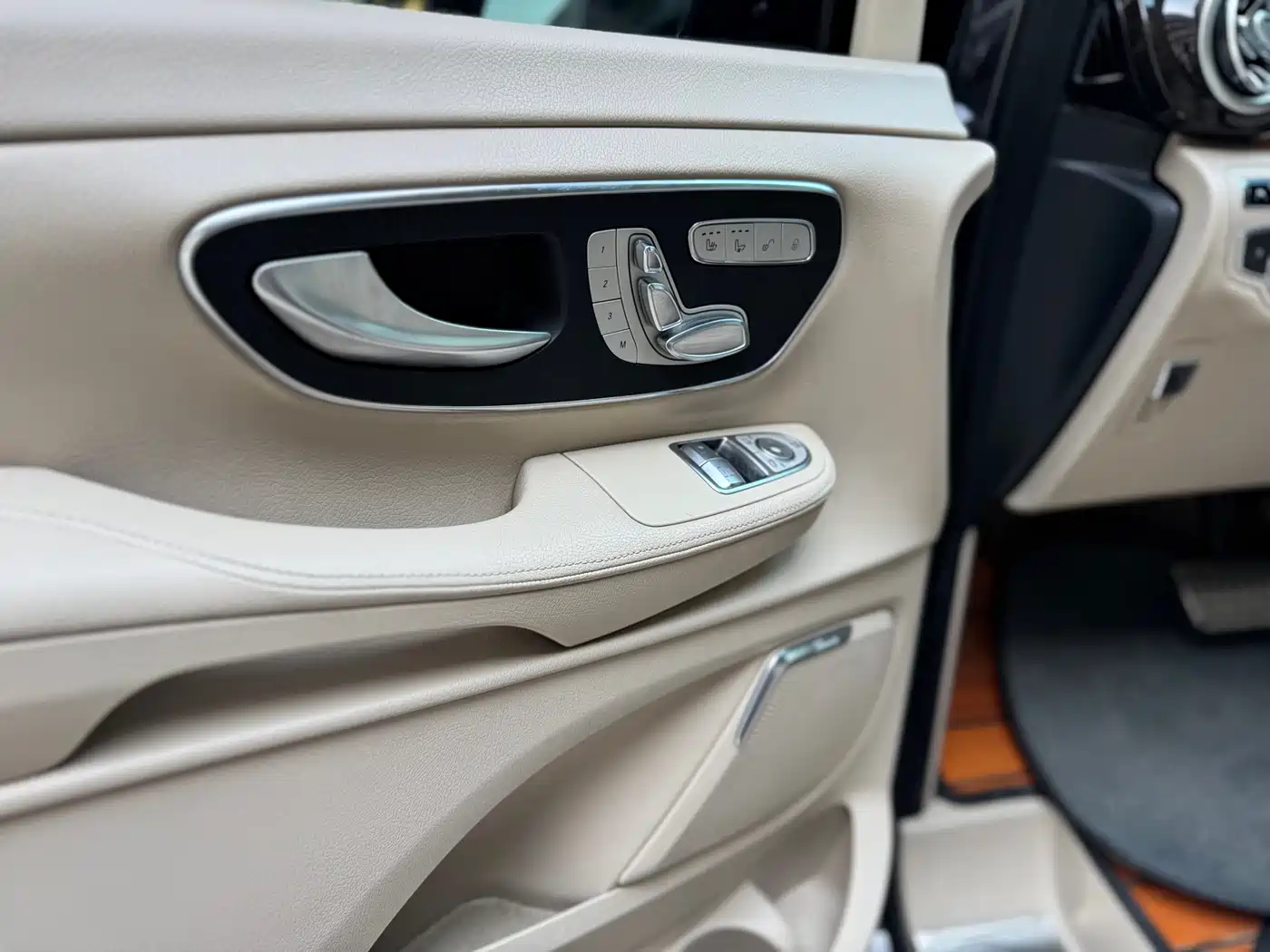 Mercedes-Benz V-Class 2017 Model V 260 Premium Edition фото 10