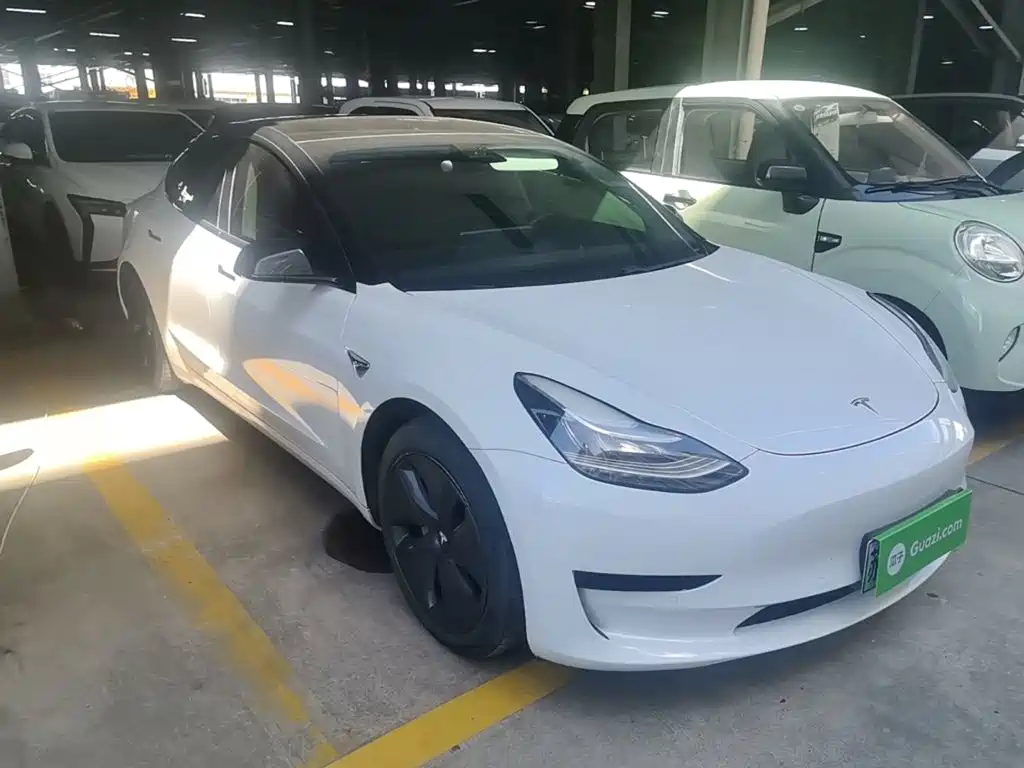 Фото 4 - Tesla Model 3