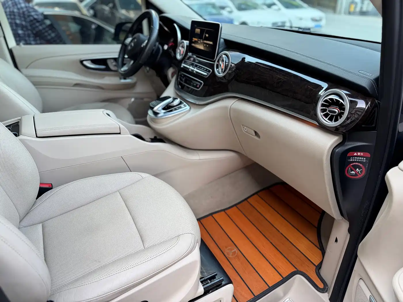 Mercedes-Benz V-Class 2017 Model V 260 Premium Edition фото 15