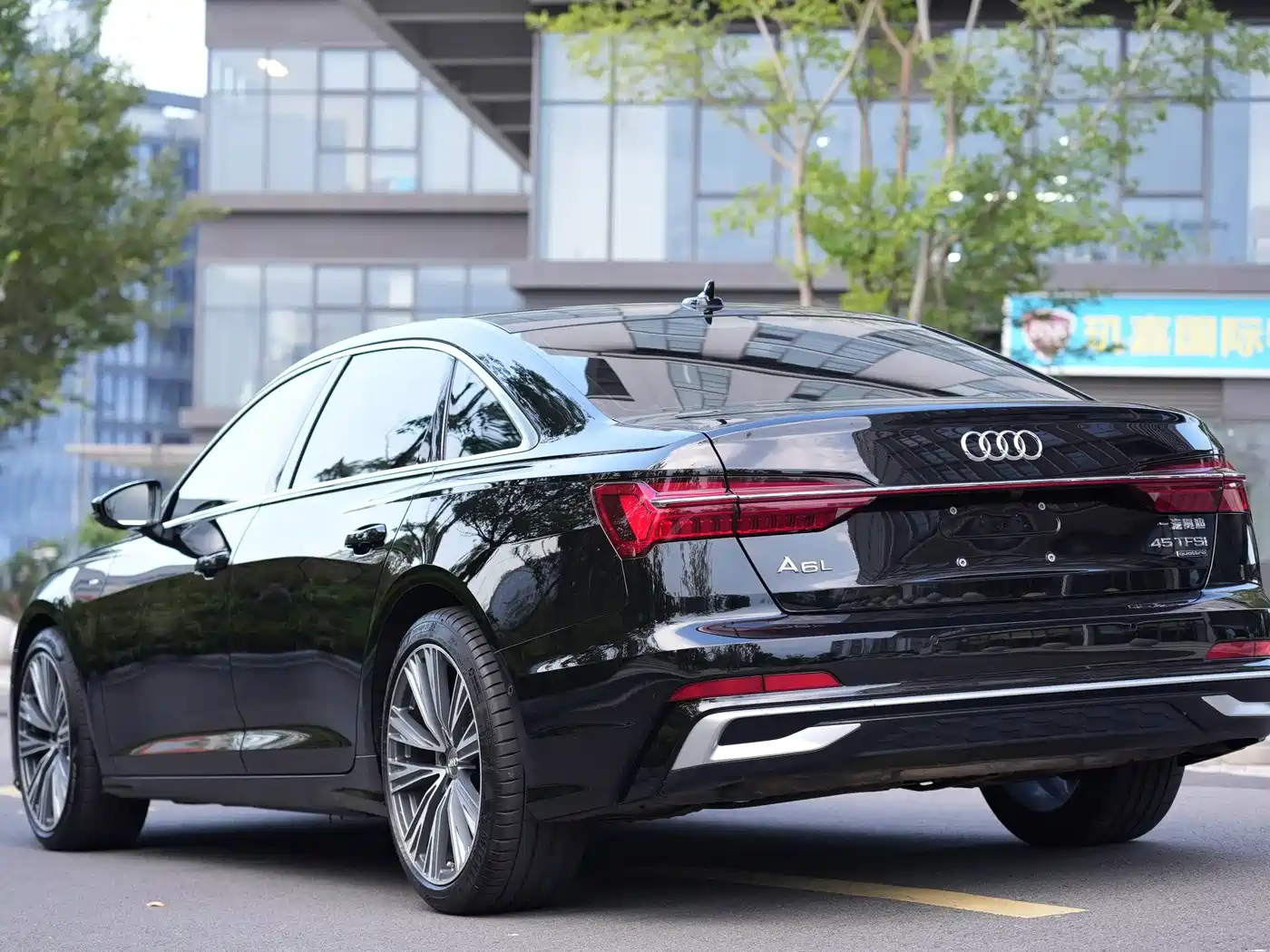 Фото 9 - Audi A6L